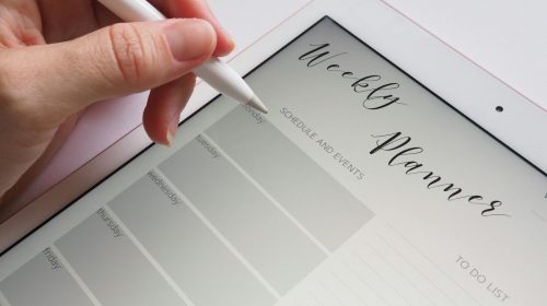 pexels-photo-768472-768472 A stylus writing in a digital weekly planner on a tablet screen, ideal for organization.